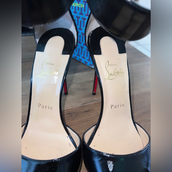 Harler strap pumps by Christian Louboutin - Picture 5 of 9